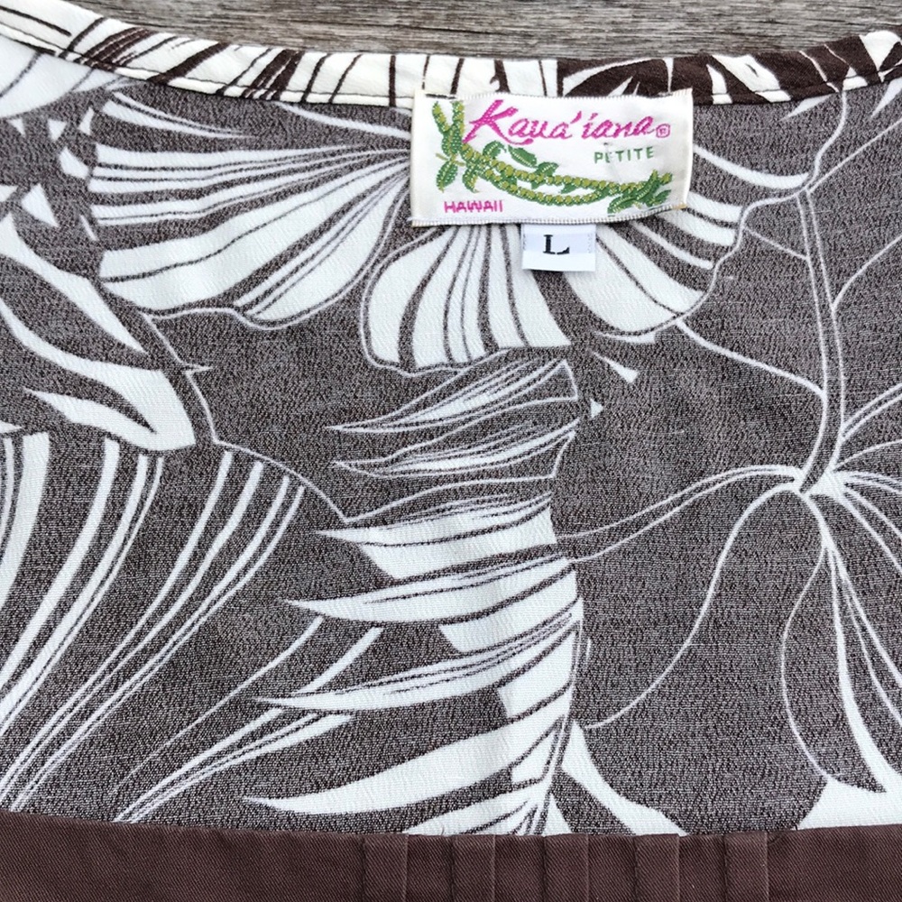 Kaua’iana Hawaiian Women’s Top - Picture 2 of 4